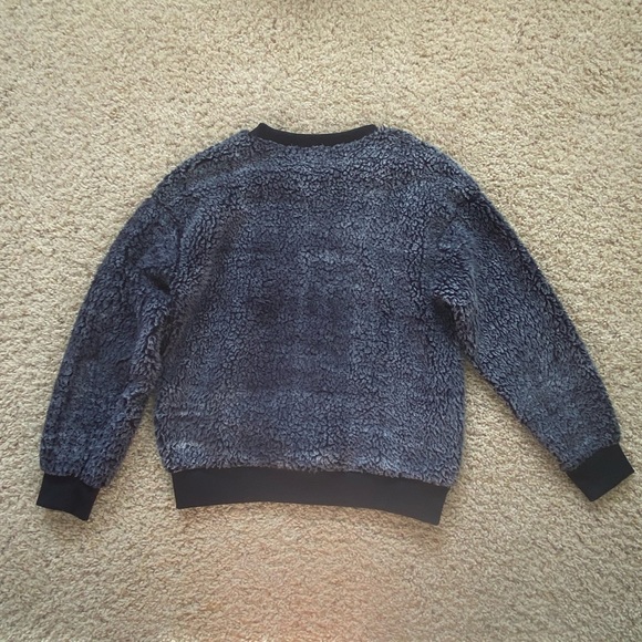 🚫SOLD🚫 Nine 1 Eight sherpa blue crewneck (girls M) - Picture 2 of 3